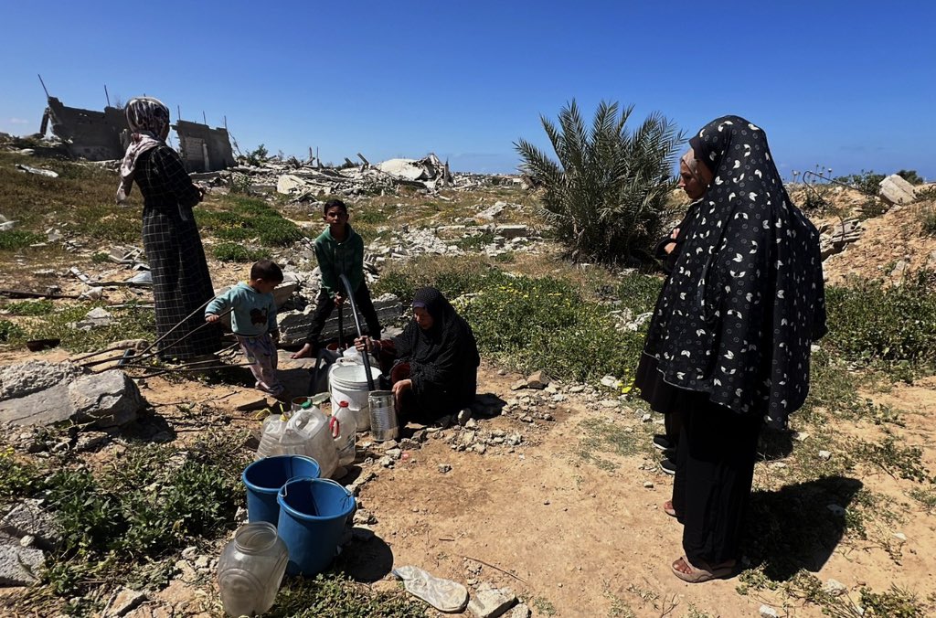 Displaced persons lack water in Al Nuseirat camp, Gaza