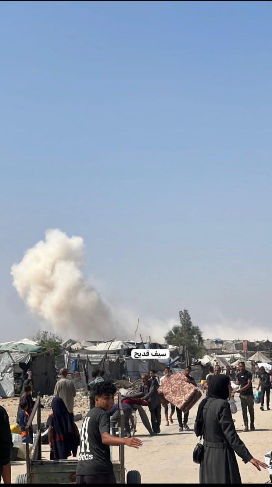 Israeli tanks advance in Khan Younis amid displacement and bombing