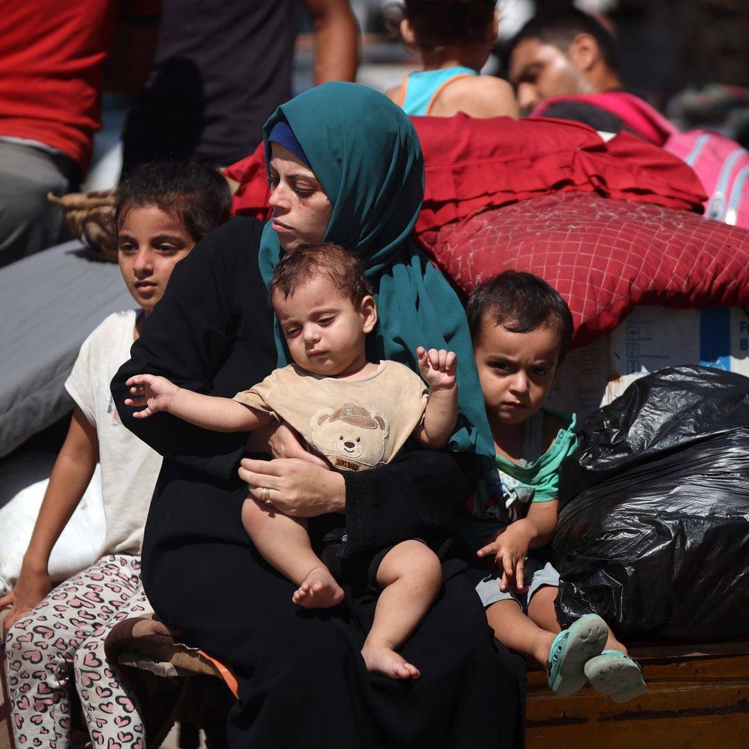Palestinians Flee Deir Al Balah Amid Israeli Military Threats