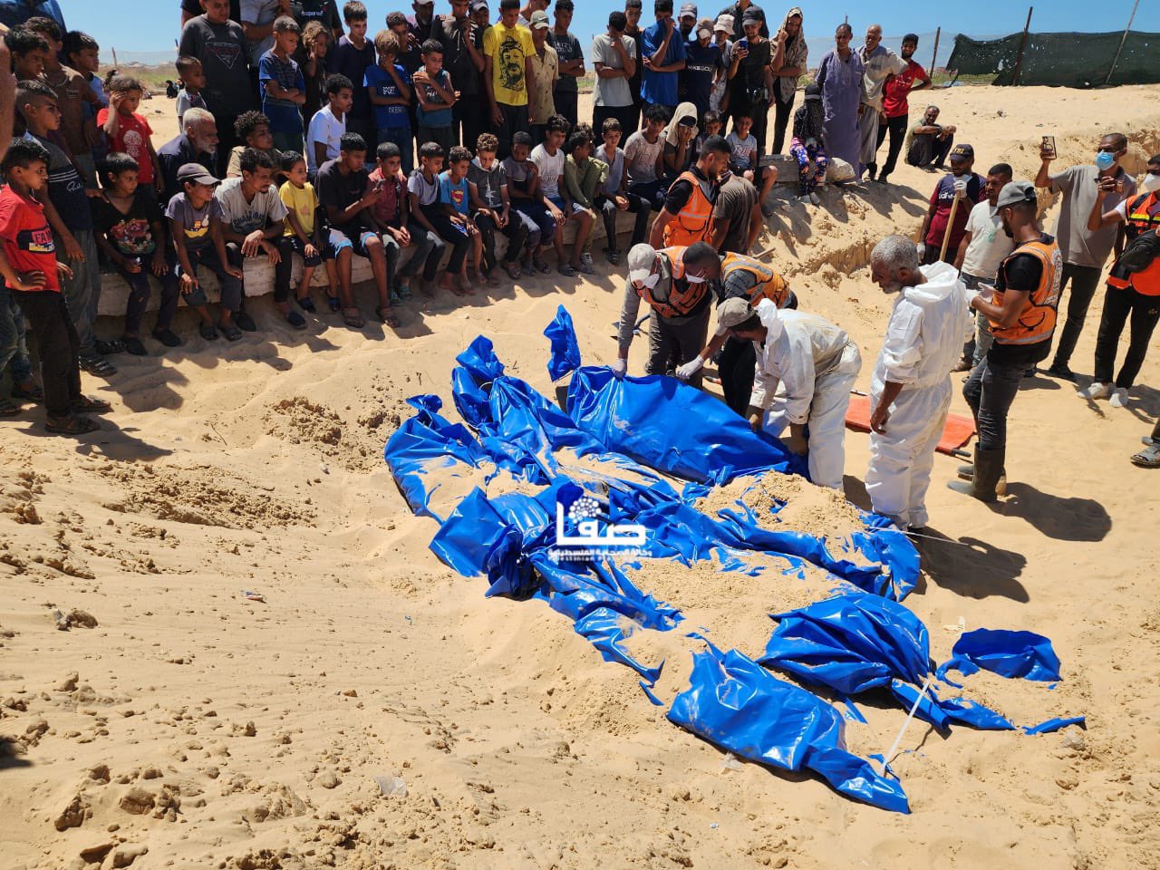 Volunteers Bury 84 Palestinians Handed Over by Israeli Forces