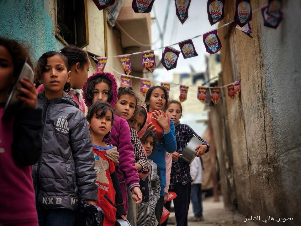 Charity distributes food to vulnerable populations in Gaza