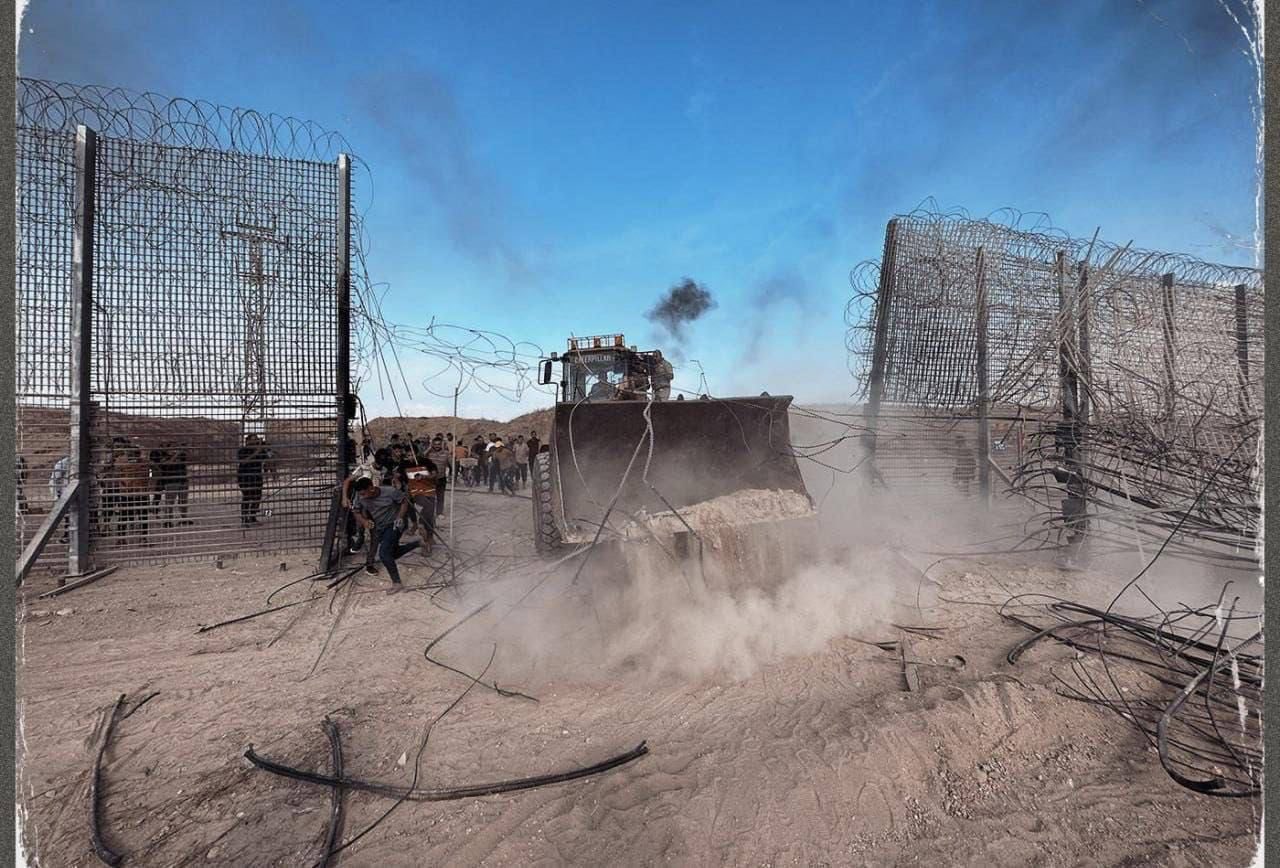 Palestinian Bulldozers Demolish Israeli Occupation Fence in Gaza