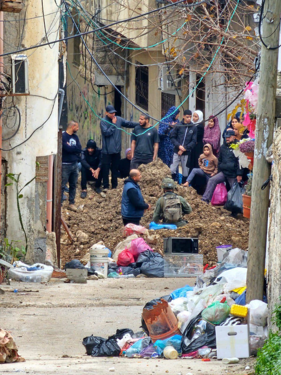 Israeli troops forcibly displace Palestinian refugees from Tulkarm