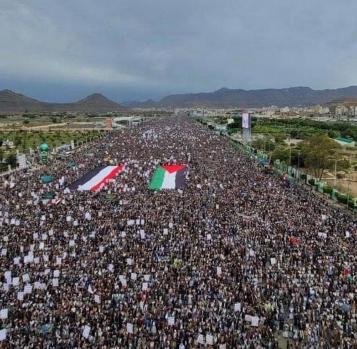 Weekly Yemeni Protests Continue Supporting Gaza Cause