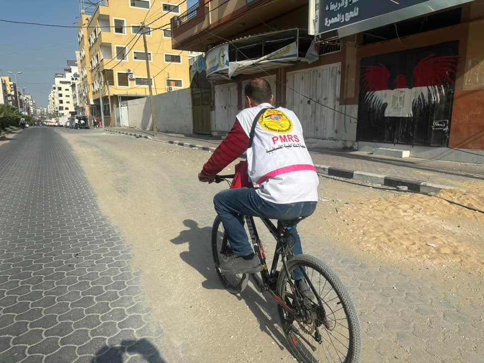 Gaza Doctors Use Bicycles to Reach Hospitals Amid Fuel Shortage