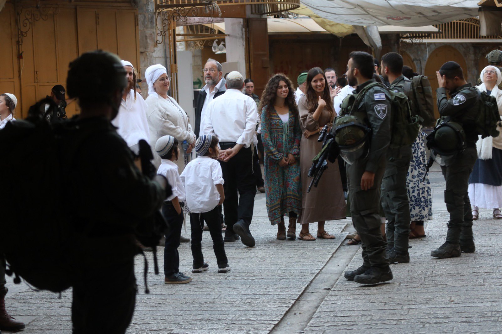 Israeli Settlers Storm Al Khaleel Accompanied by Occupation Police