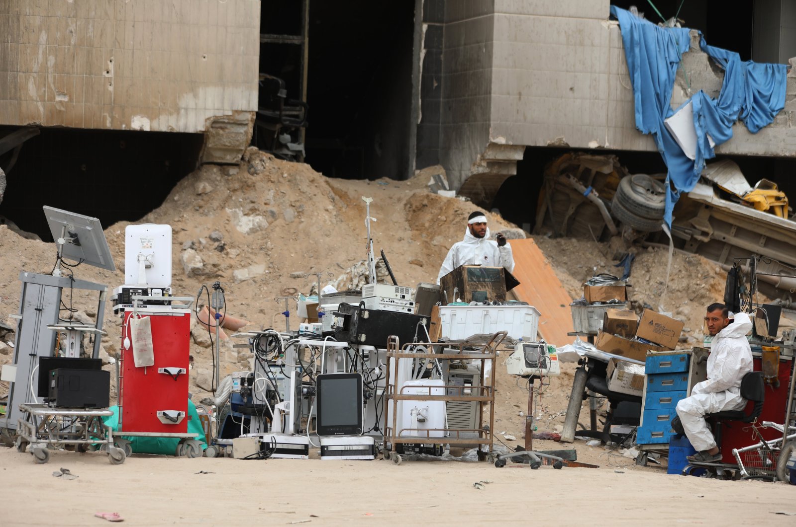 Israeli troops destroy over 80% of medical equipment in Gaza