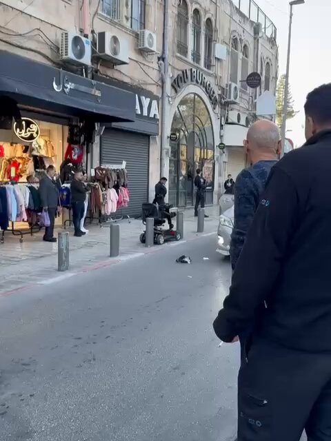 Israeli forces detain Palestinian youth in Jerusalem