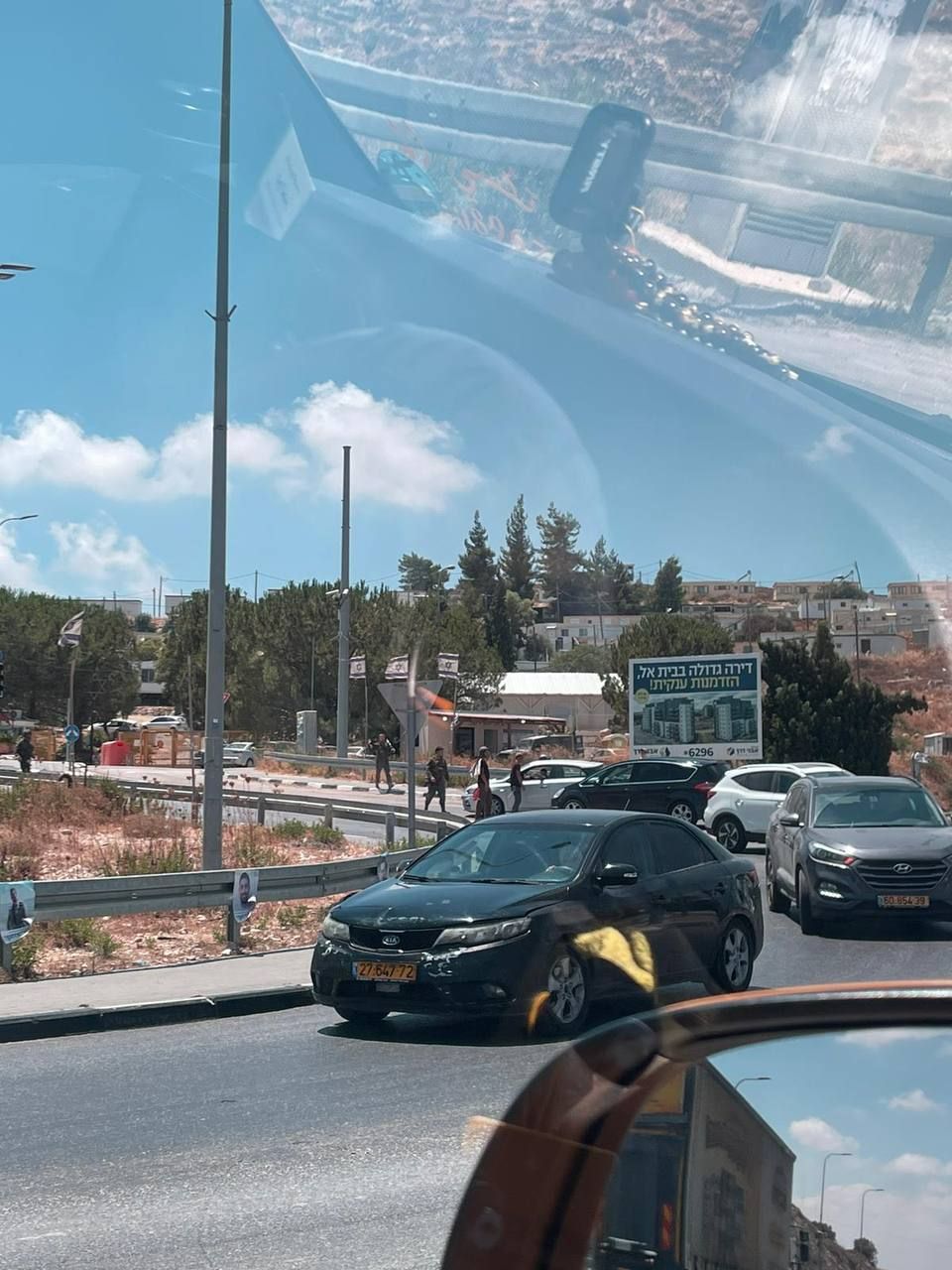 Israeli settler militias stone Palestinian vehicles near Ramallah settlement