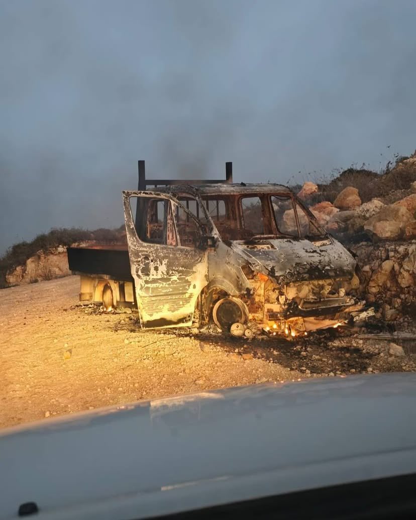 Israeli Settlers Burn Vehicles in Silwad, Ramallah