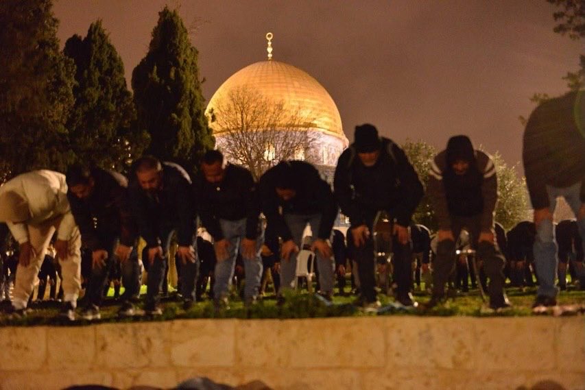 Worshippers barred from Al-Aqsa as Ramadan prayers held
