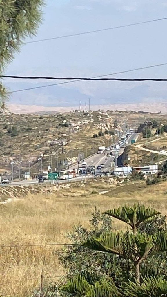 Israeli settler militias attack Palestinian vehicles in Ramallah area