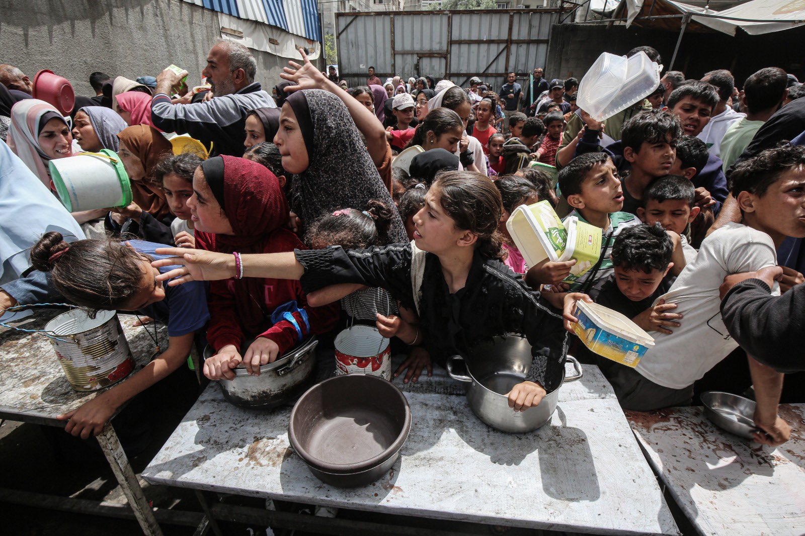 Israeli Cabinet Ministers Ban Aid to Gaza
