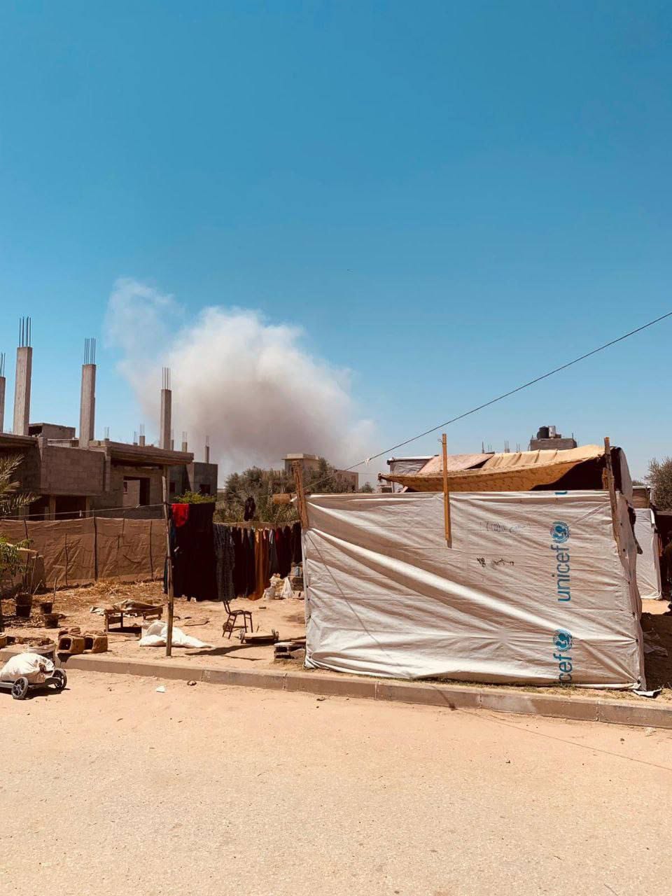 Israeli airstrike on Abasan al-Kabira kills and injures civilians