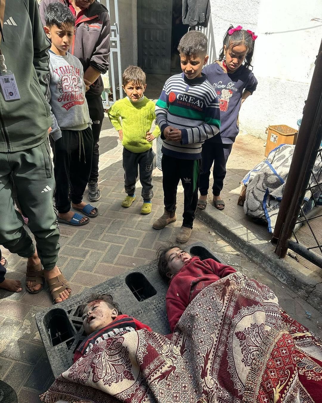 Children see child victims of Israeli air strike in Rafah