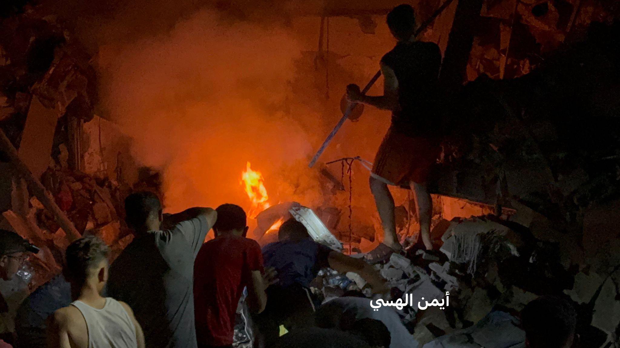 Israeli airstrikes kill 14 displaced persons in Khan Younis