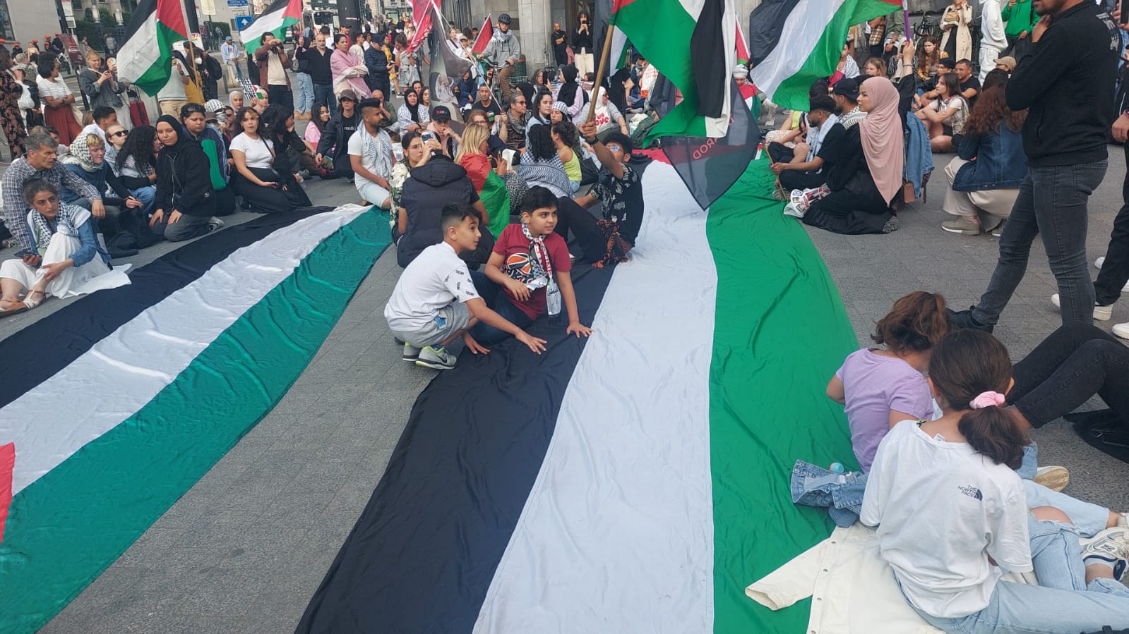 Sit-in in Brussels Condemns Mawasi Massacre and Gaza War