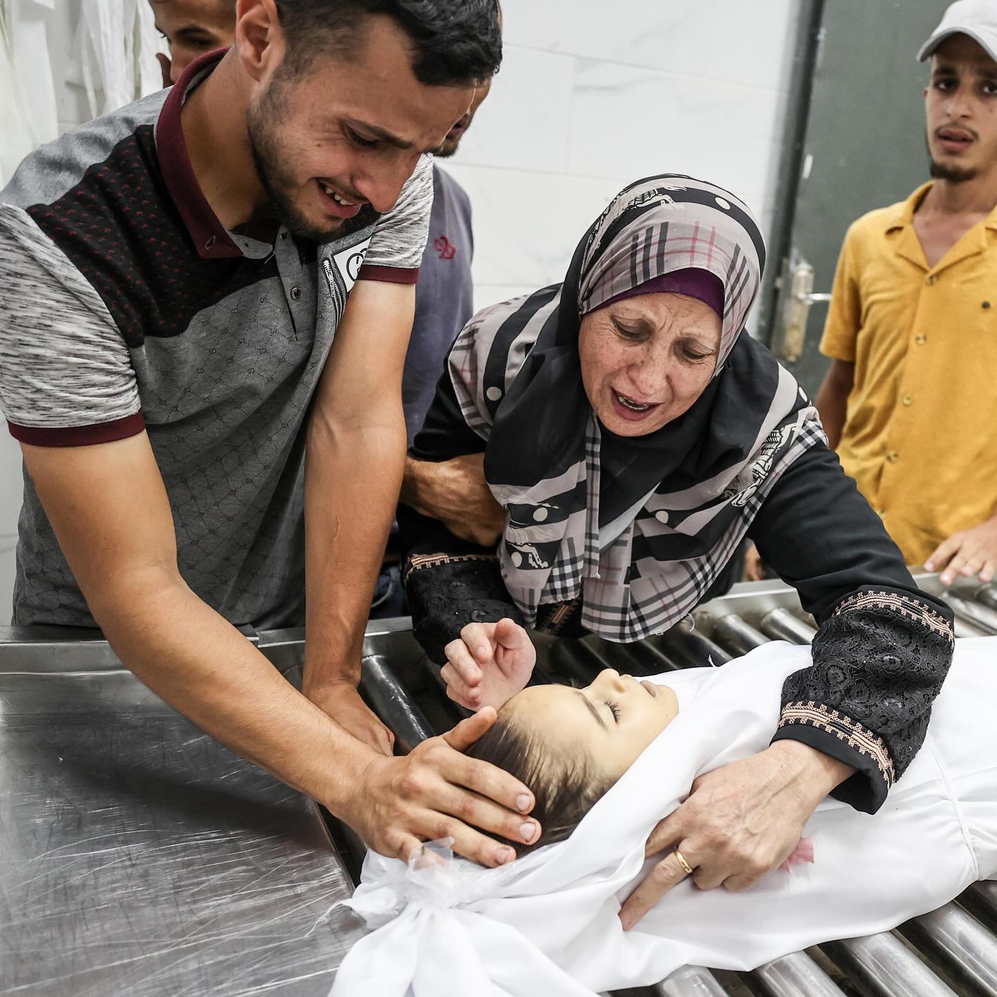 Israeli Attacks on Gaza’s Rimal Neighborhood Kill Many