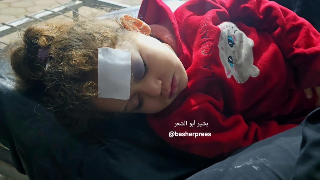 Israeli bombing wounds six near Gaza hospital