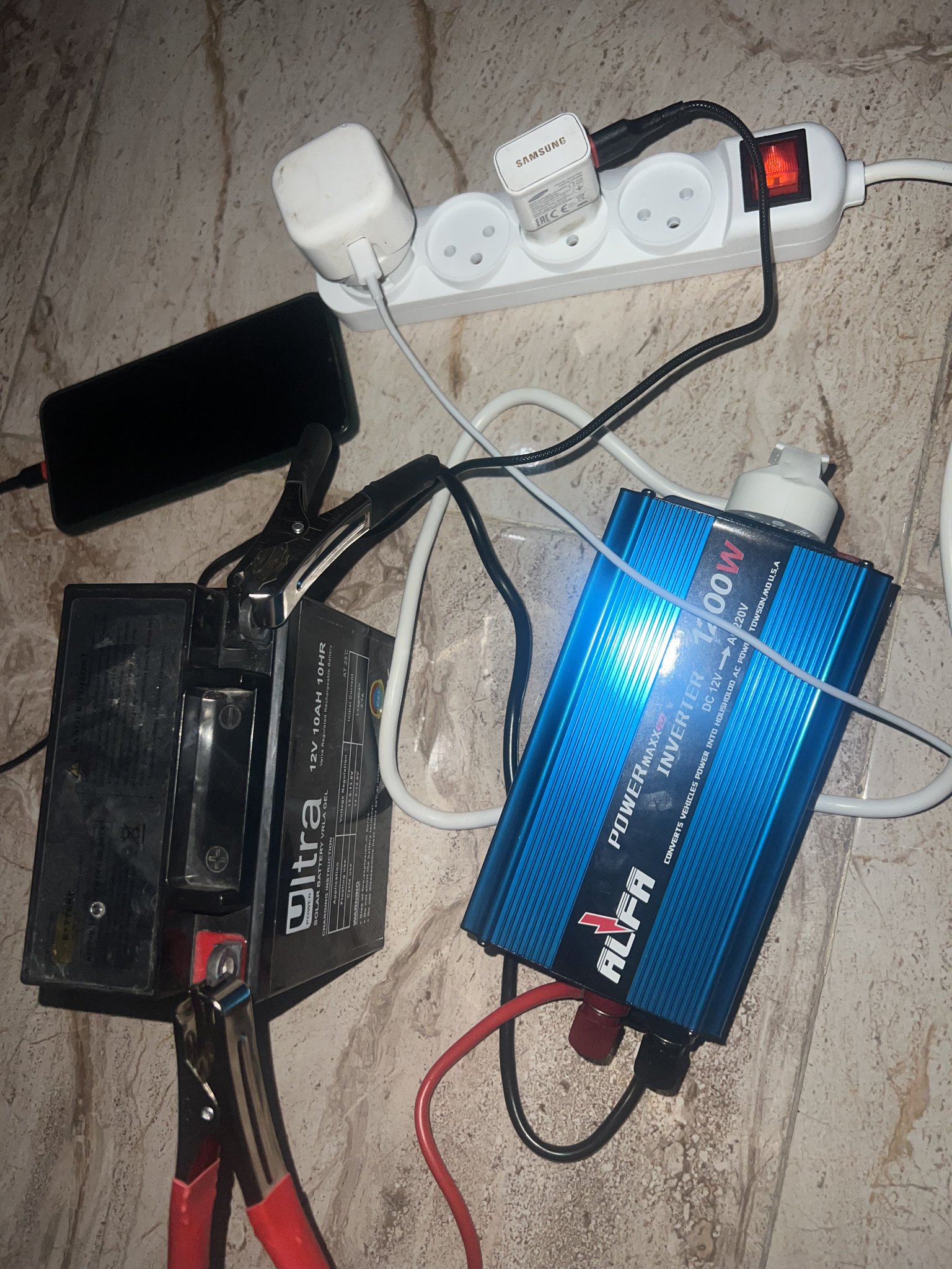 Gaza faces complete electricity blackout, using motorcycle batteries