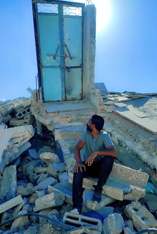 Man returns home to find only emptiness and ruin from war