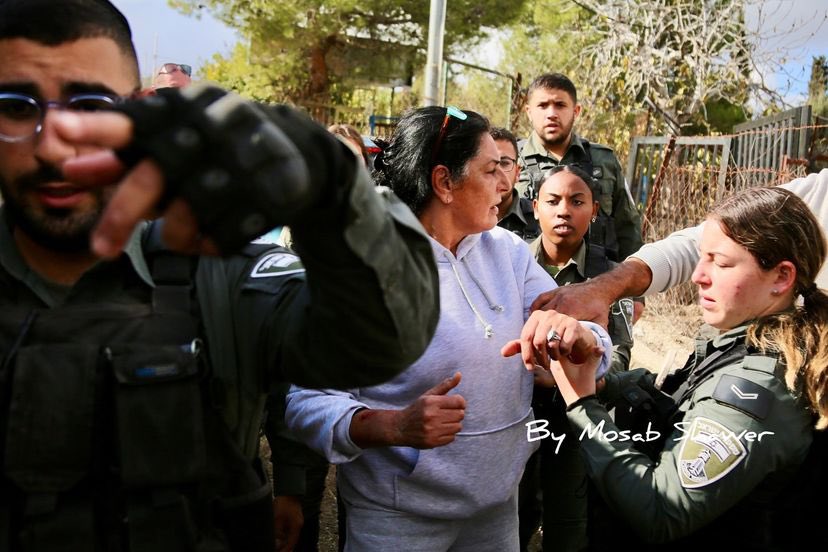 Palestinian Women Arrested at Confiscated Land in Beit Jala