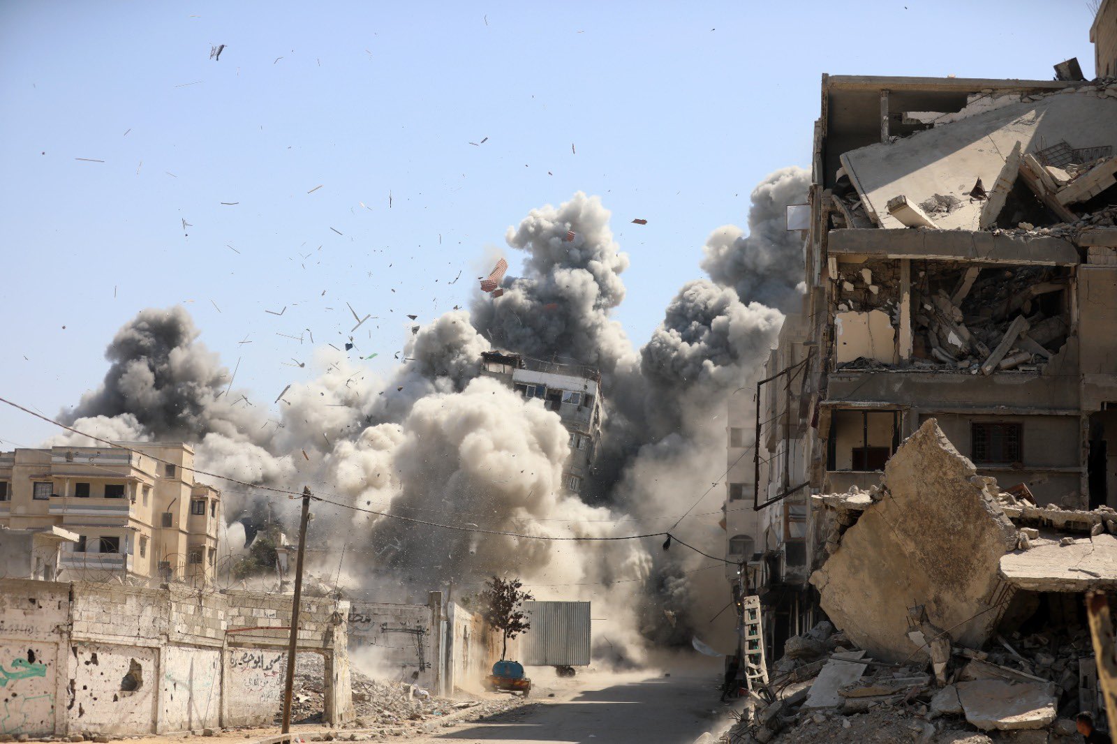 Israeli bombing targets residential buildings west of Gaza City