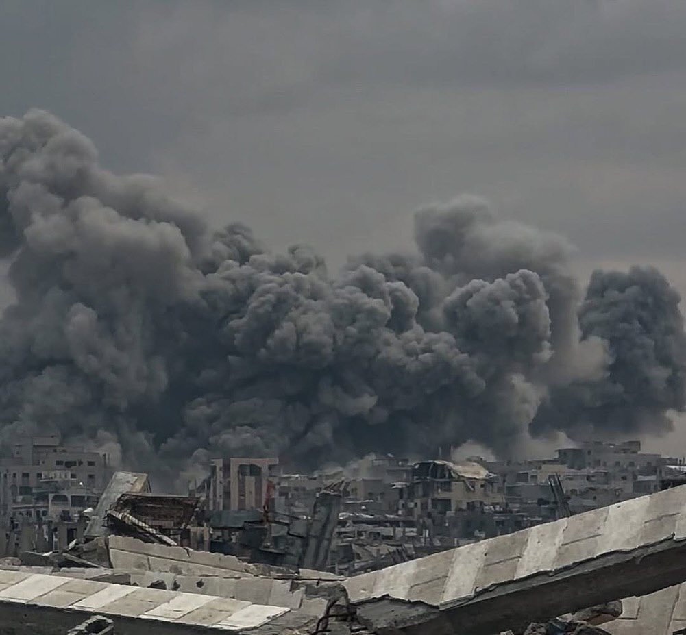 Heavy Israeli air strikes on Tal Alzatar, north of Gaza
