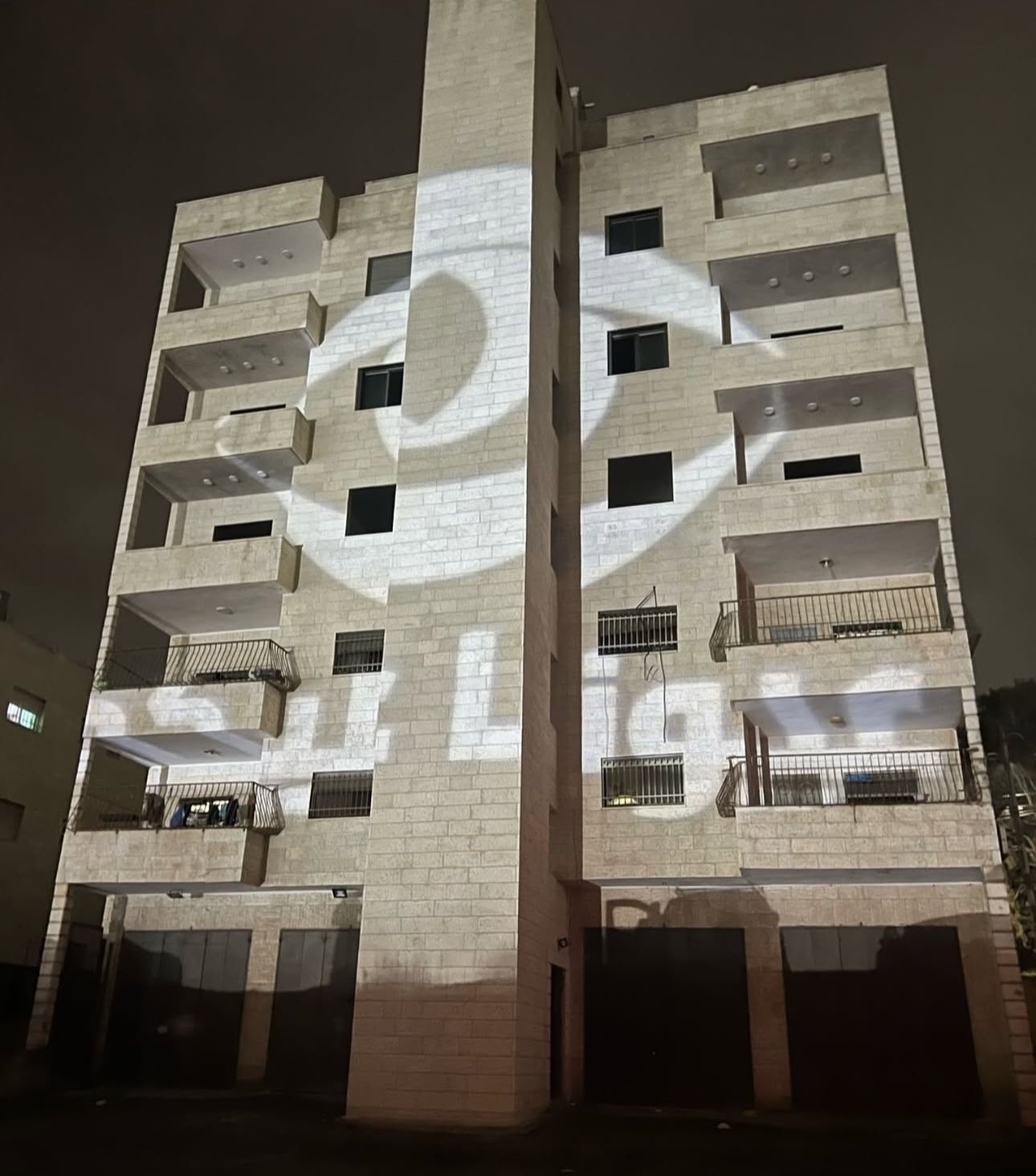 Occupation forces illuminate Ofer Prison with surveillance message