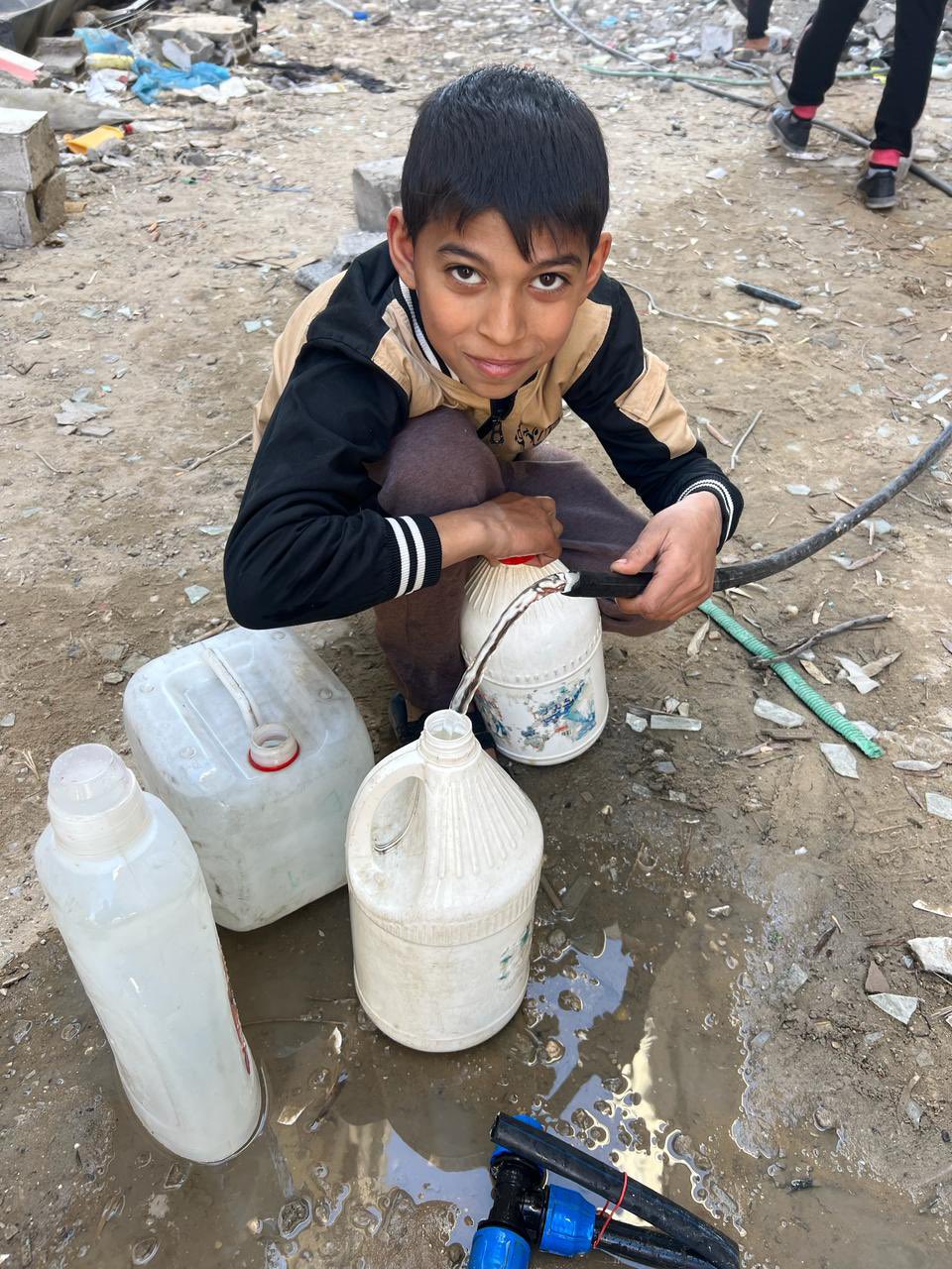 Israeli forces kill Palestinian boy carrying water home