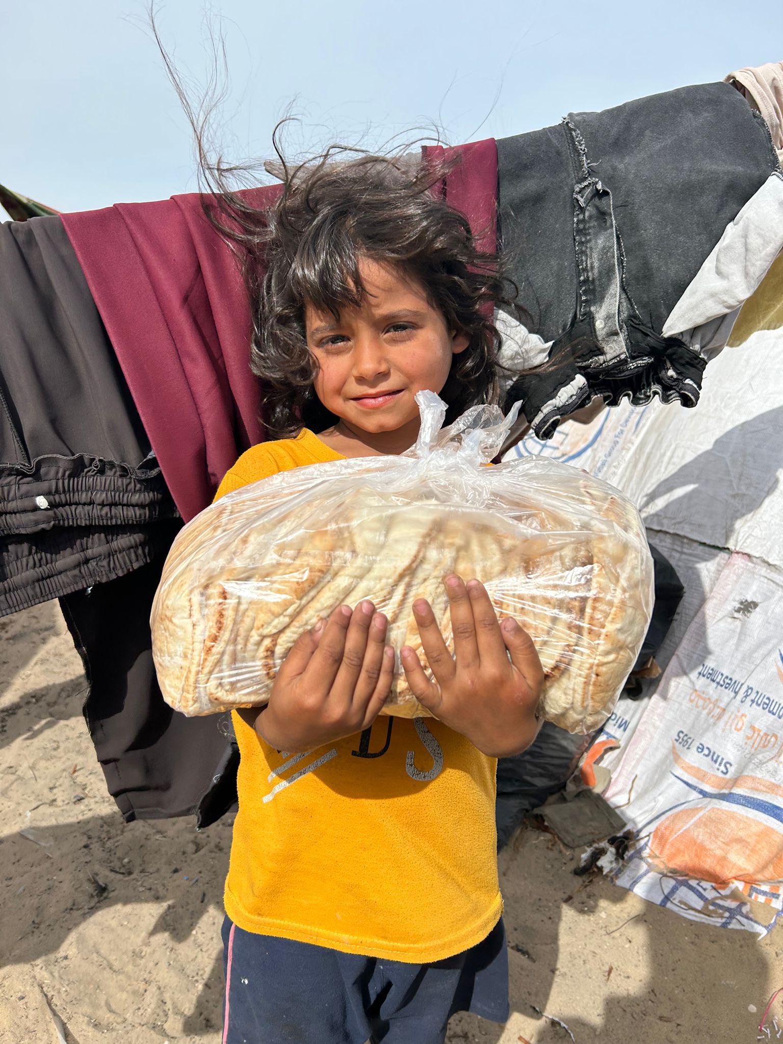 Bread Delivered to 100 Displaced Families in Gaza