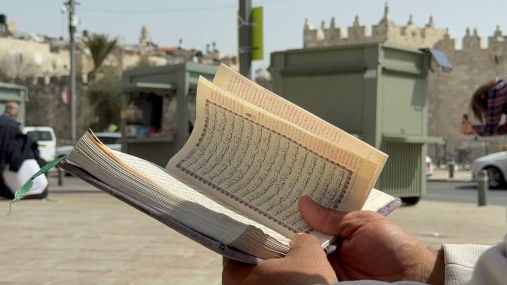 Worshippers Protest Al-Aqsa Closure, Pray Nearby