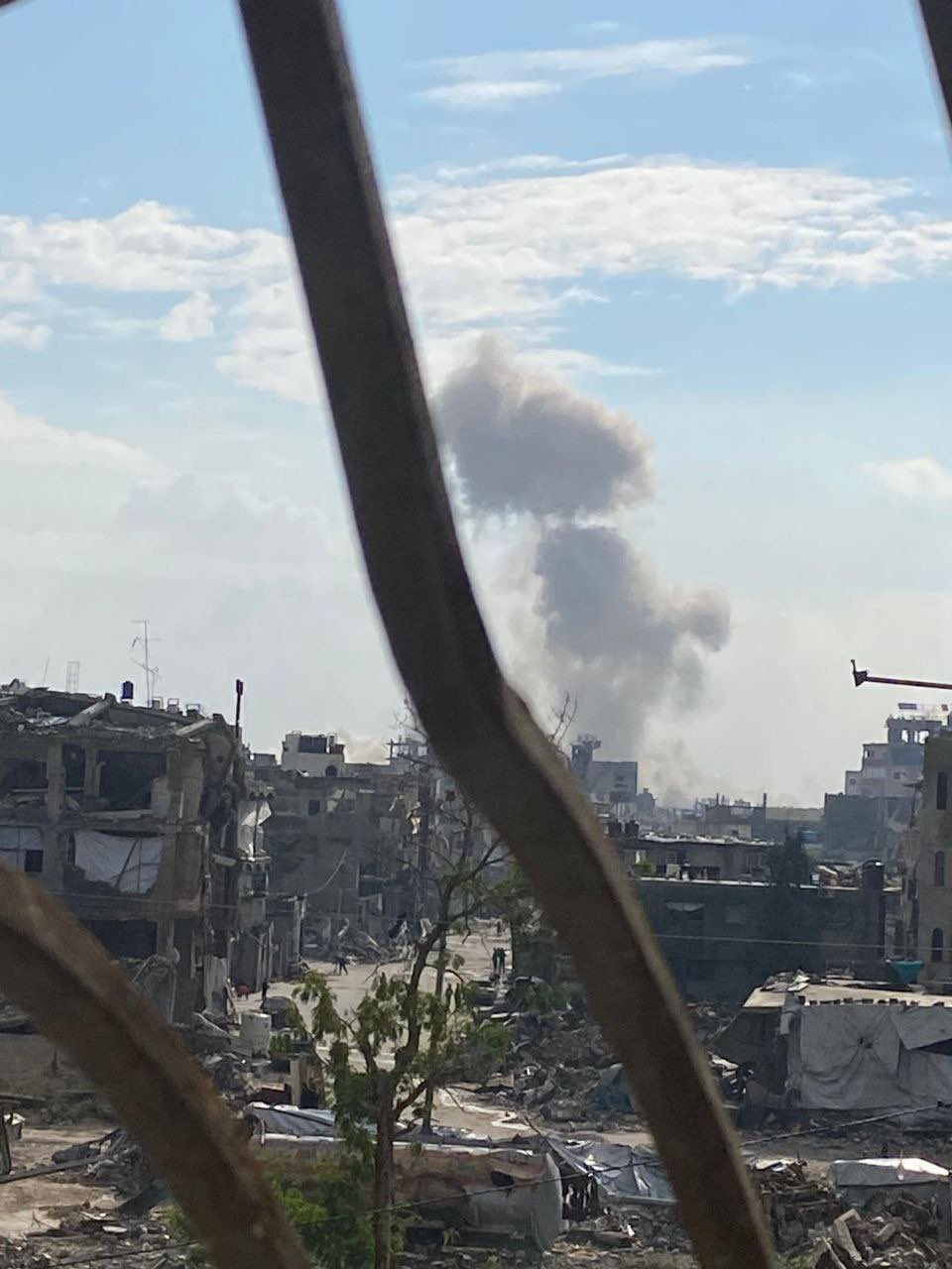 Israeli forces demolish building in Gaza City’s Shujaiyya neighborhood