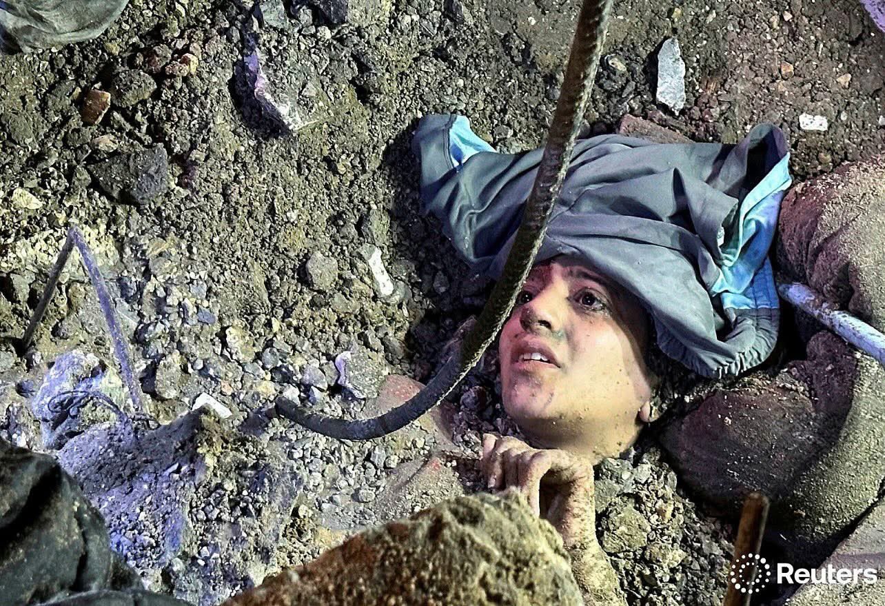 Palestinian Woman Trapped Under Rubble After Israeli Bombing in Gaza