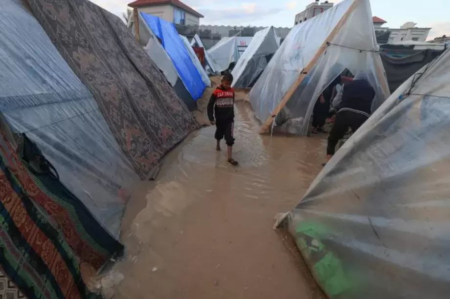 Rain Falls on Gaza: Suffering Amid Humanitarian Crisis