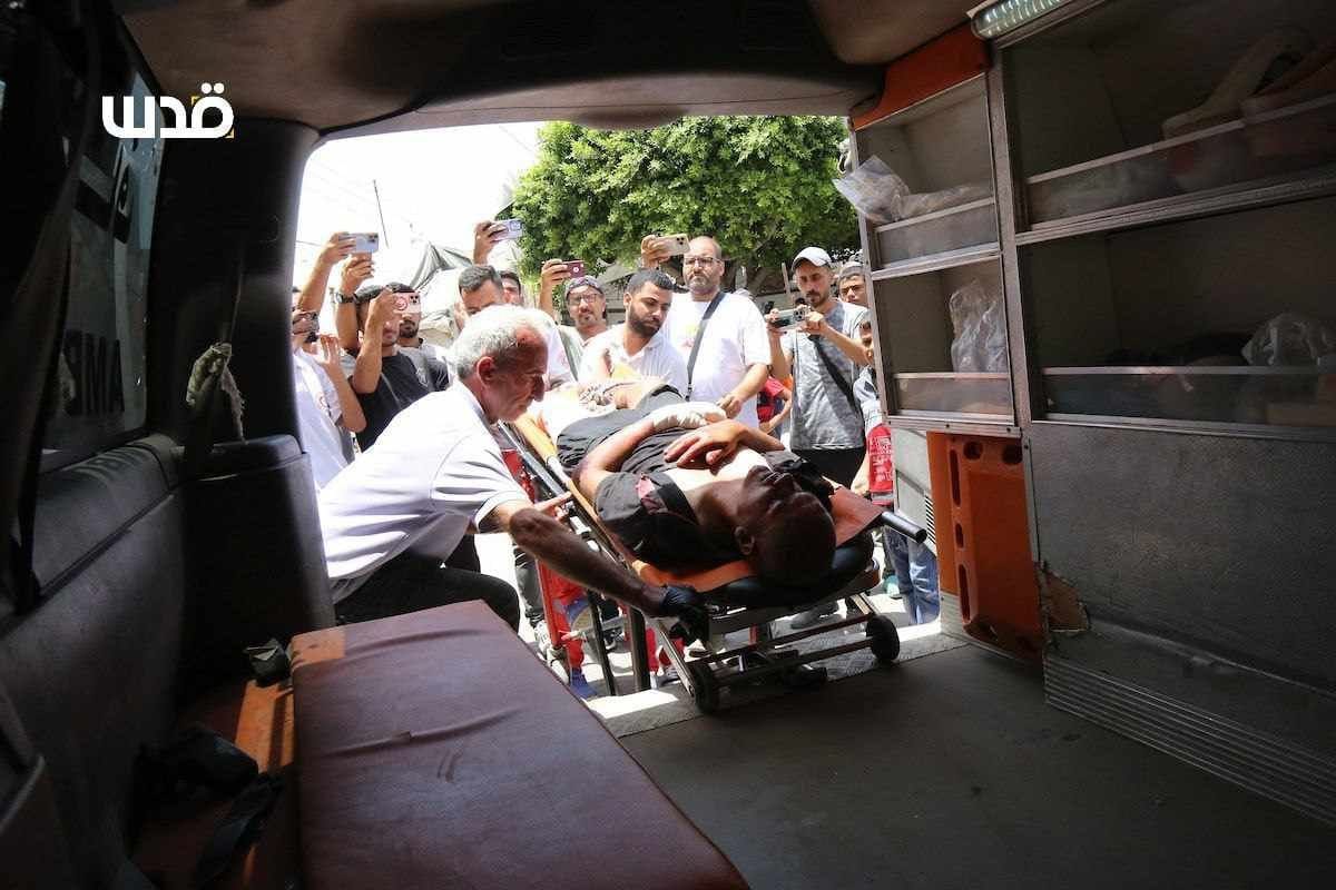 Israeli bombardment injures Palestinian civilians and children in central Gaza