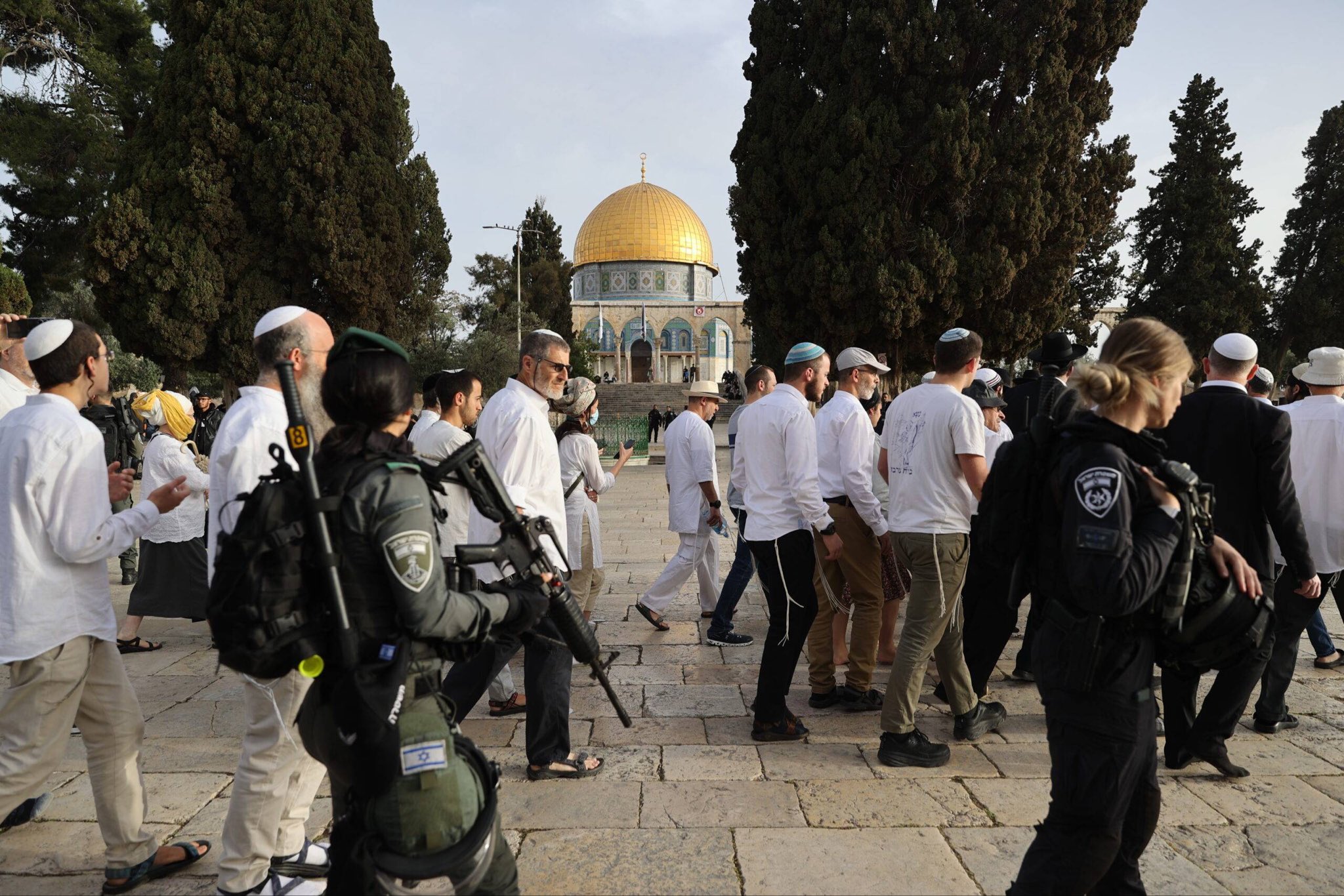 Settlers desecrate Al Aqsa Mosque in Jerusalem