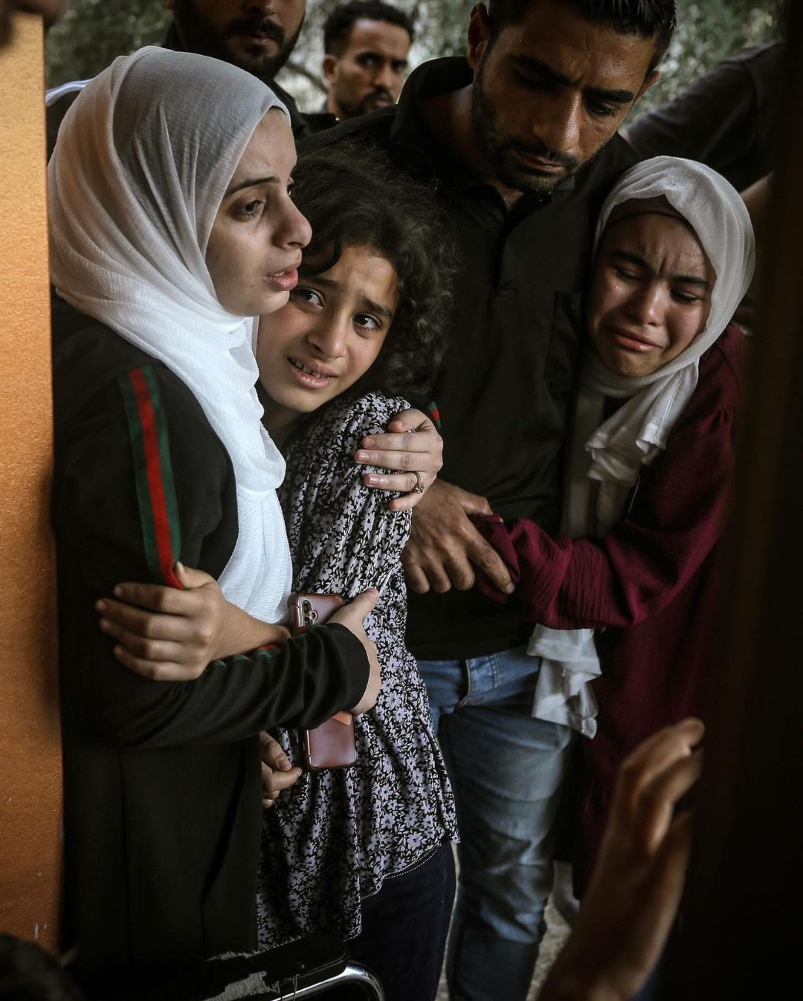 Palestinian girl grieves father killed in Israeli bombing Khan Yunis