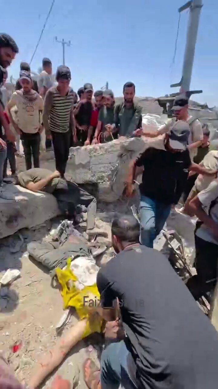 Israeli bombing kills 17 in Gaza market attack