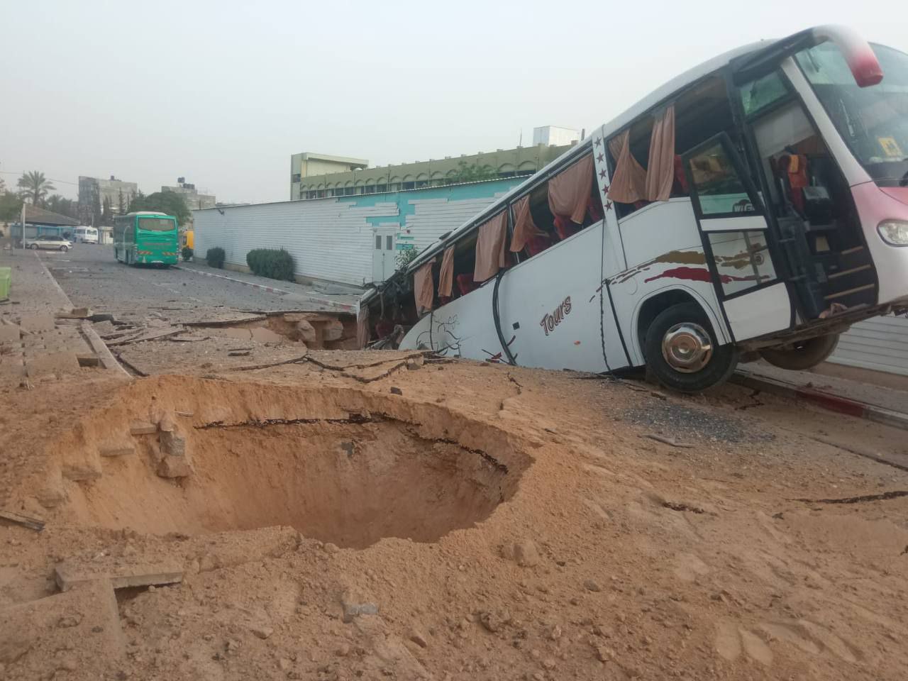 Hospital bombed: massacre reported, casualties and missing persons