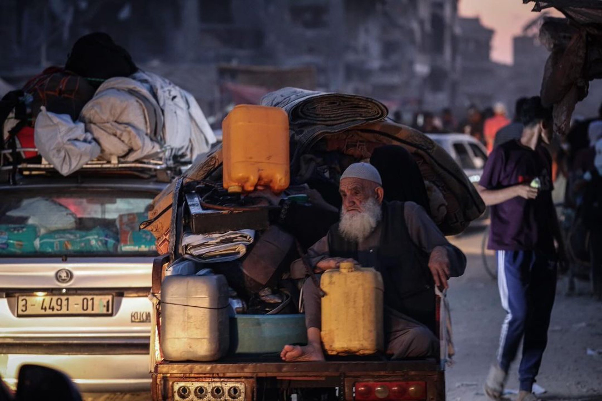 Thousands of Palestinians displaced from Khan Yunis by Israeli evacuation threats