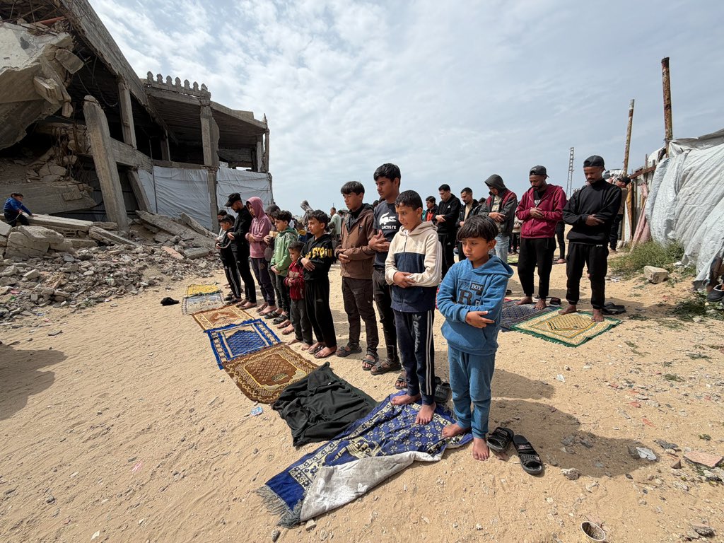 Religious Resilience Despite Mosque Destruction in Gaza