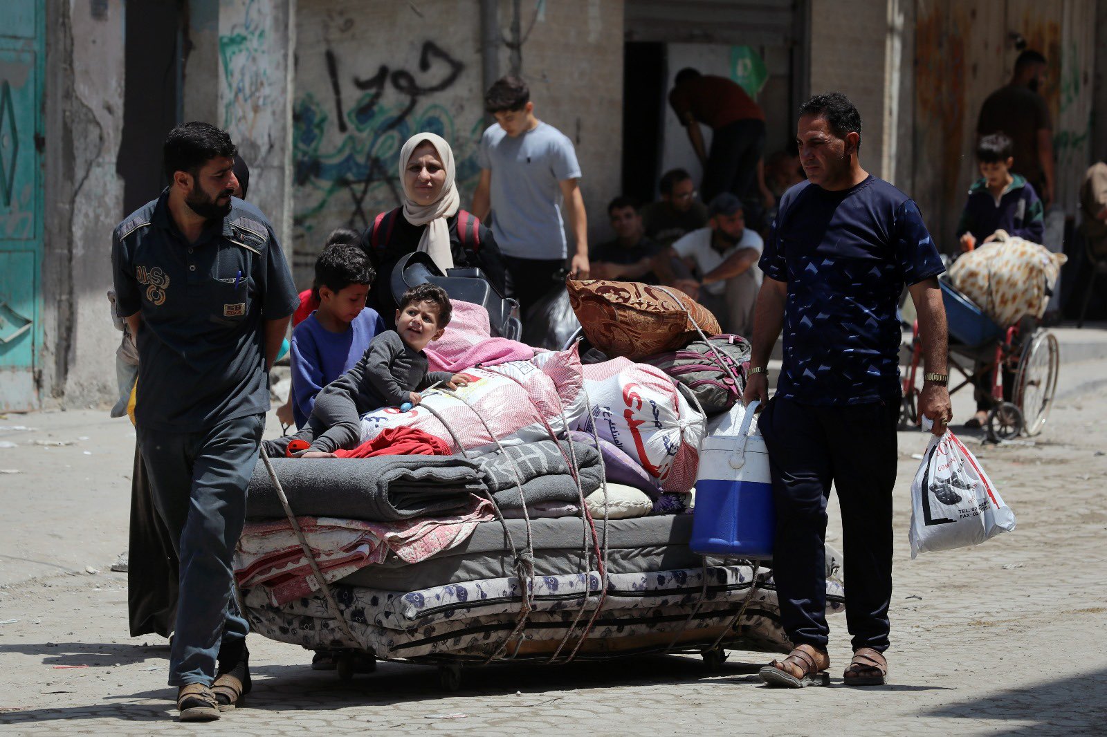 Thousands flee Jabalia under Israeli bombing and evacuation orders