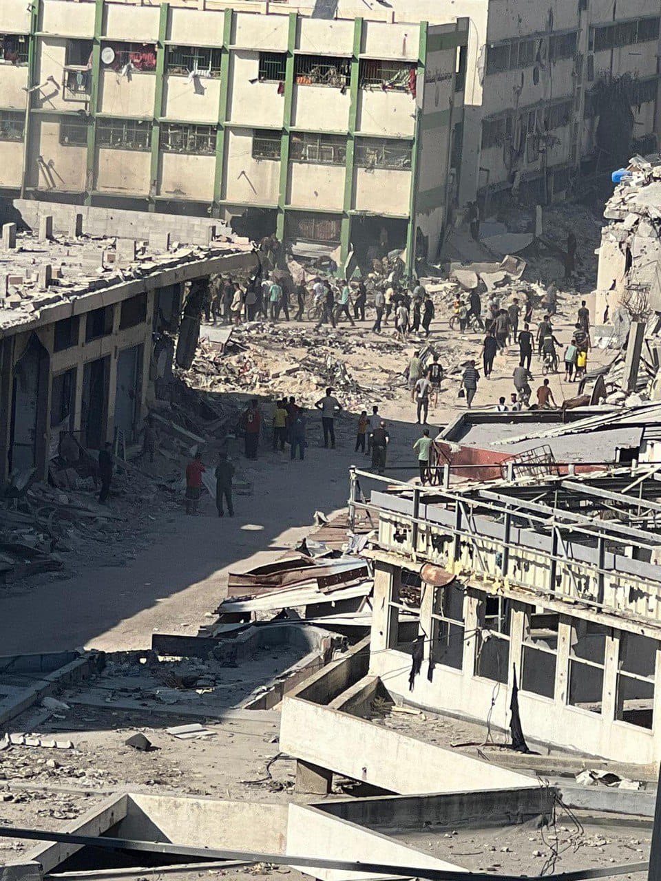 Israeli bombardment kills ten Palestinians at Gaza school shelter