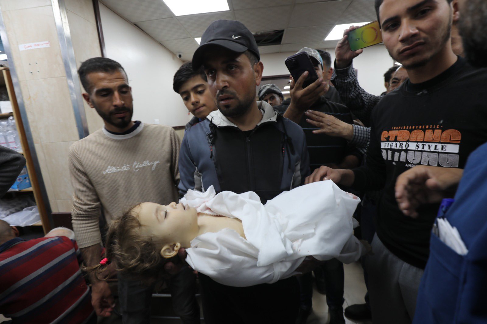 Israeli bombing in Rafah kills 12, wounds 19