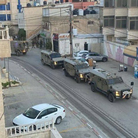 Israeli forces raid Al Amari refugee camp in Al Beirah