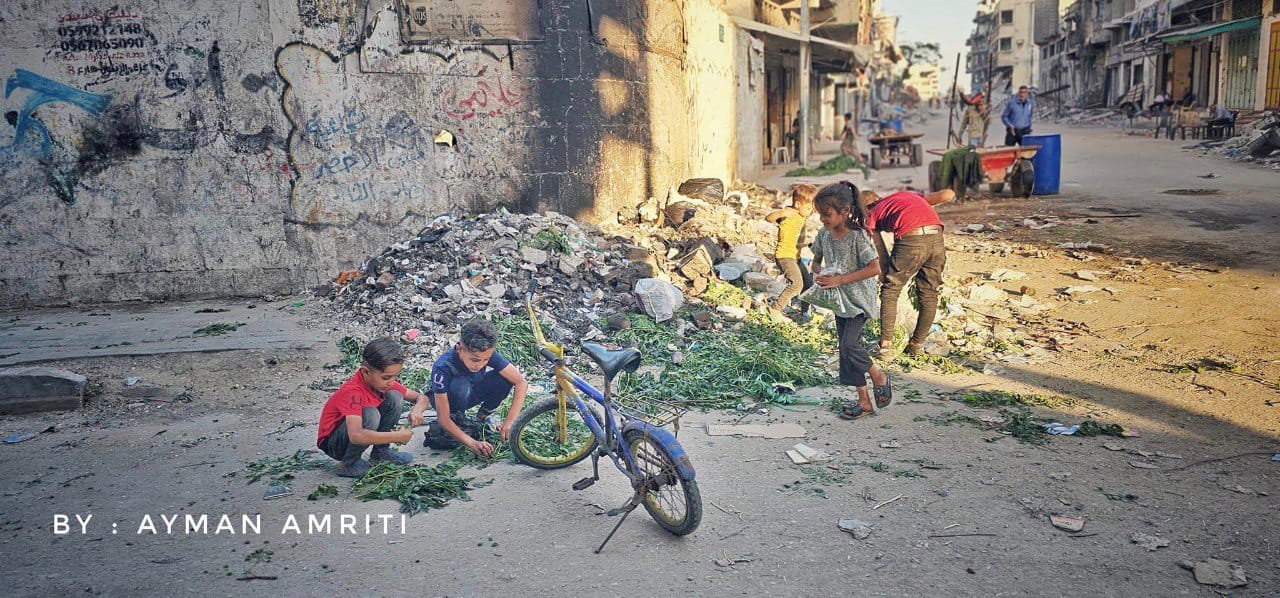 Palestinian Children Eating Tree Leaves Due to Gaza Siege