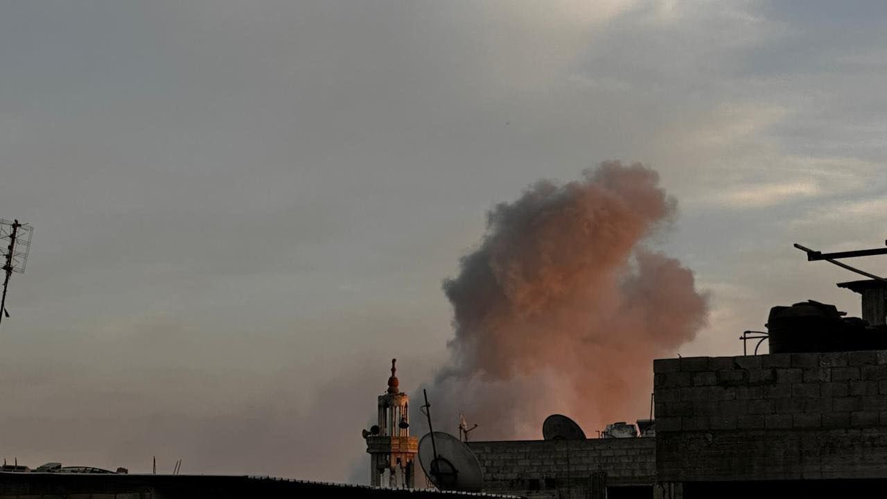 Israeli aircraft bomb Zeitoun neighbourhood in Gaza City