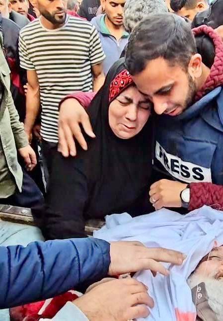 Palestinian Journalist Consoles Mother After Father Killed in Airstrike