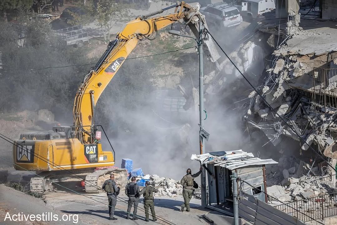 Israeli Forces Demolish Jerusalem Building Displacing 85 Palestinians